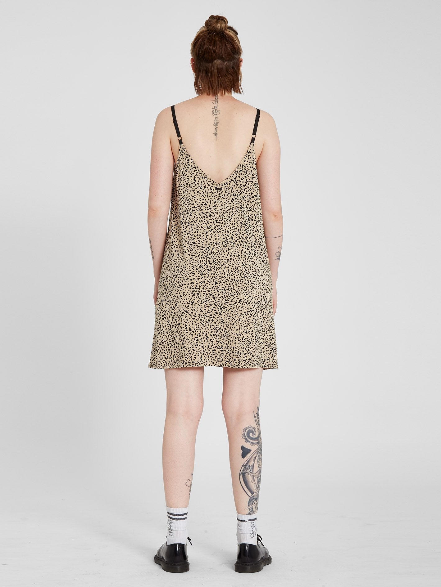 Trägerkleid mit hohem Bügel – Tiermuster