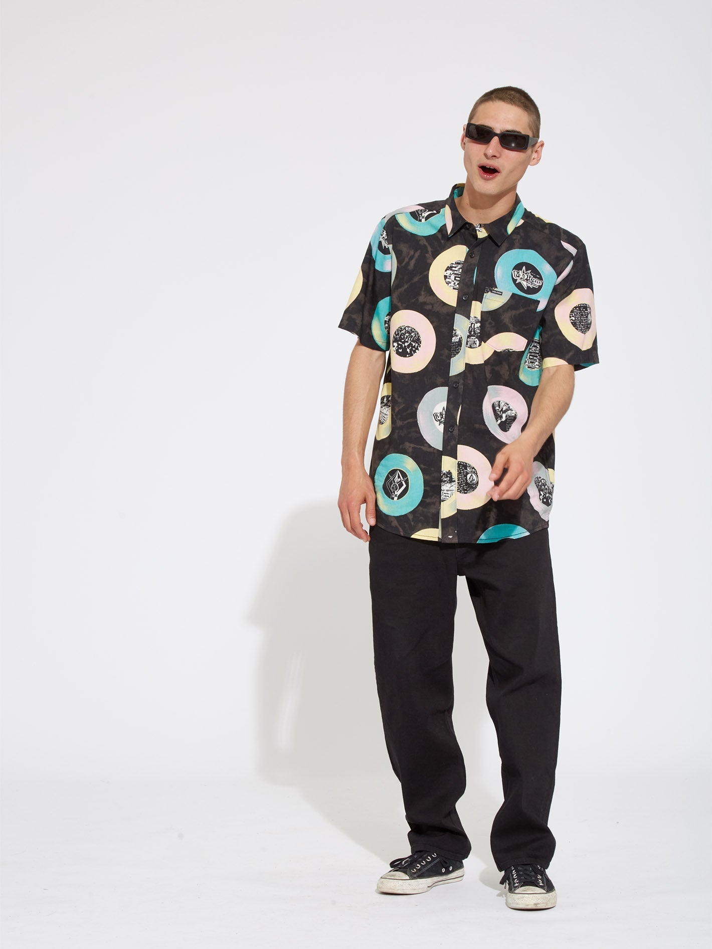 V Entertainment Shirt - SCHWARZ