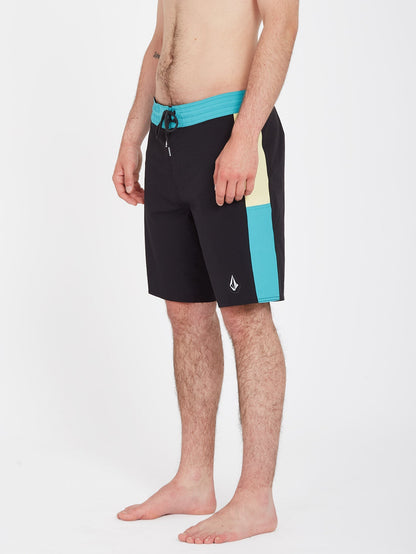 Biased Liberators 19" Boardshort - SCHWARZ