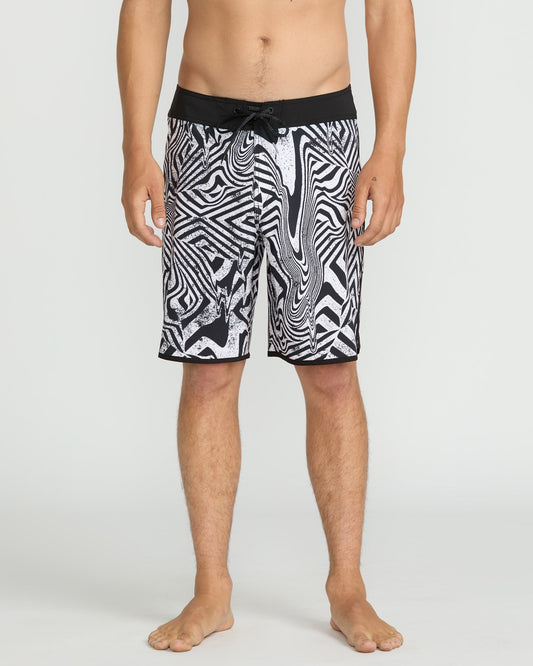 Infuse Scallop Mod 19" Boardshorts - White Black