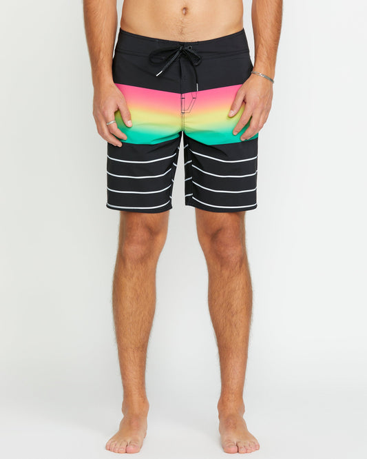 Quarta Fade Mod 19" Boardshorts - NEW BLACK