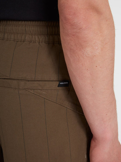 Frickin Mix 19"-Shorts mit elastischem Bund – DARK EARTH