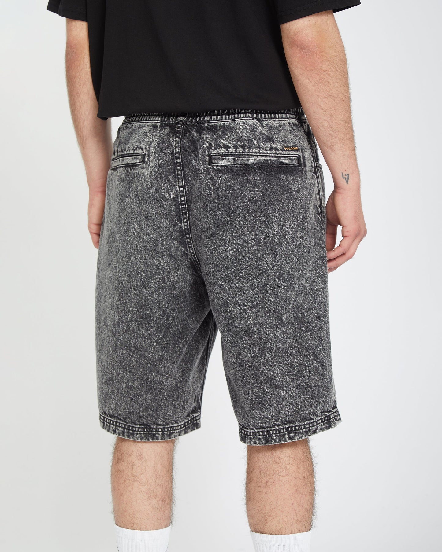 Freazy – Lockere Shorts mit elastischer Taille, 22 Zoll – Helles Säureschwarz