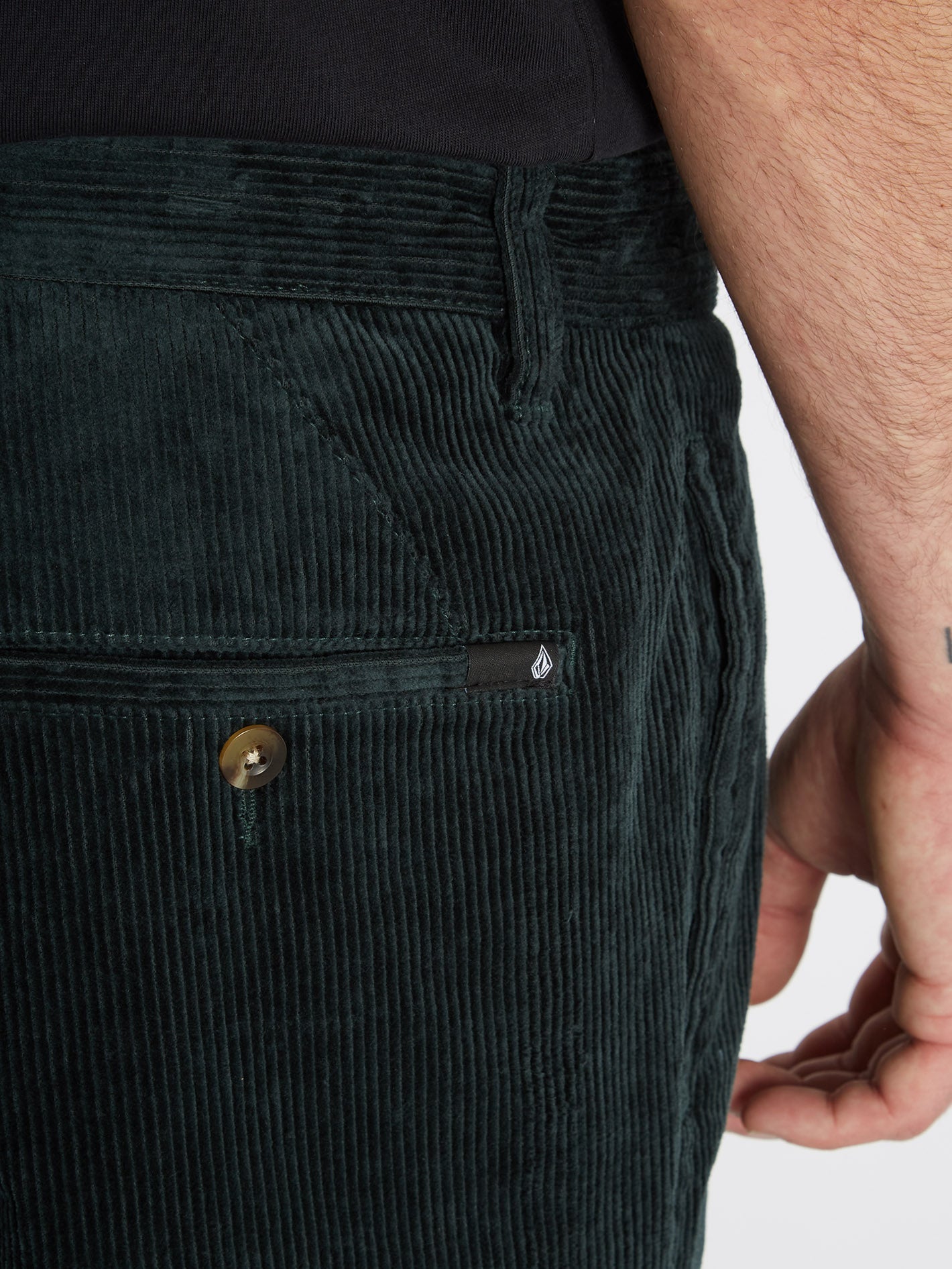 Louie Lopez – Schmal zulaufende Cordhose – ZEDERNGRÜN