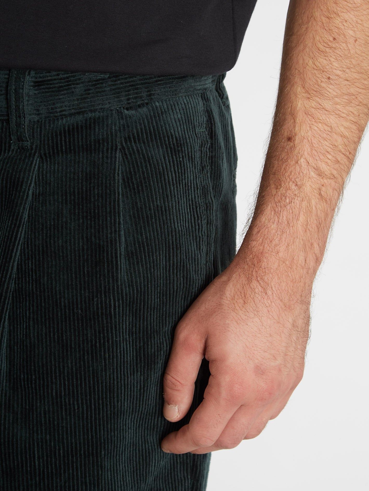 Louie Lopez – Schmal zulaufende Cordhose – ZEDERNGRÜN