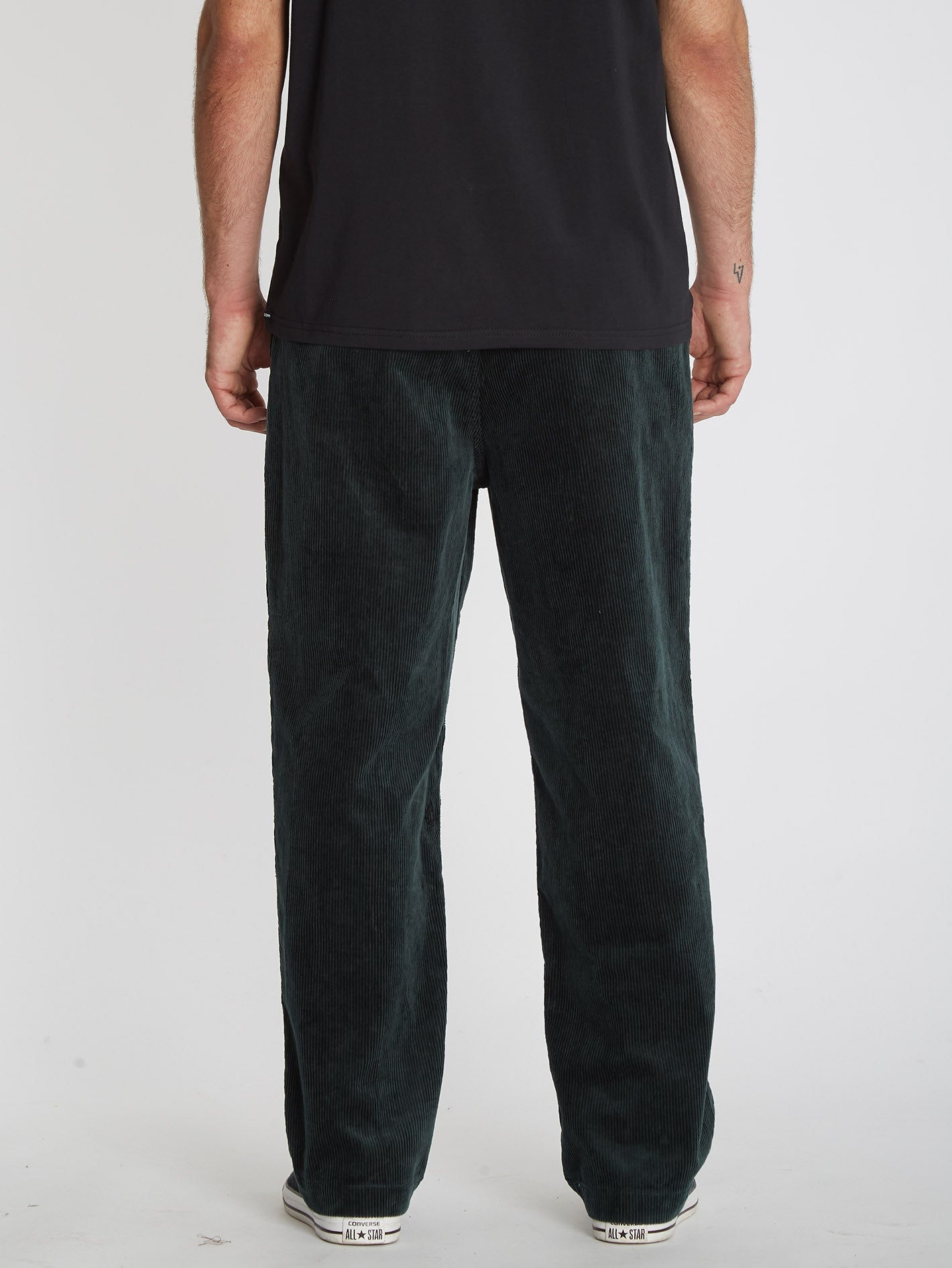 Louie Lopez – Schmal zulaufende Cordhose – ZEDERNGRÜN