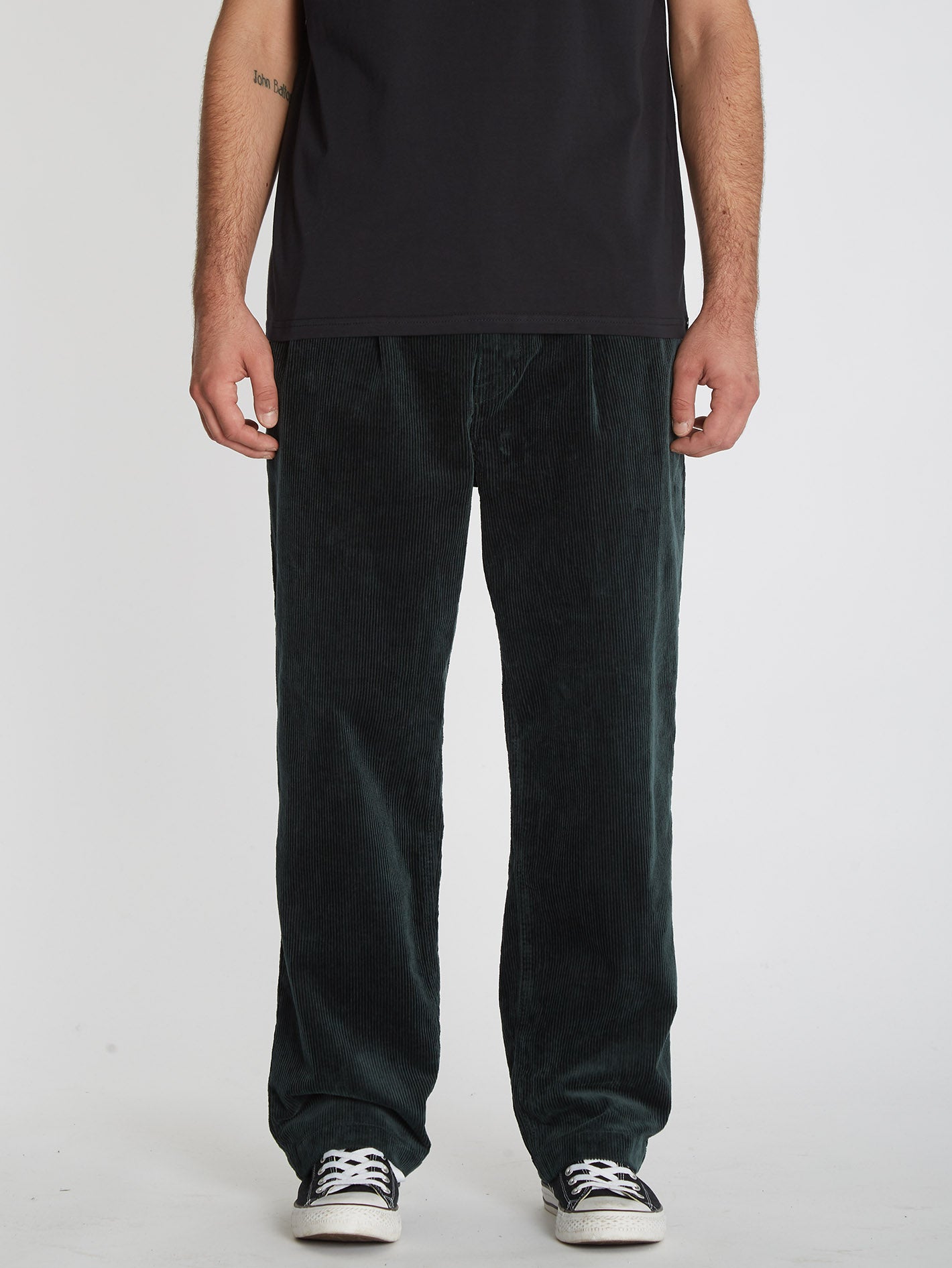 Louie Lopez – Schmal zulaufende Cordhose – ZEDERNGRÜN