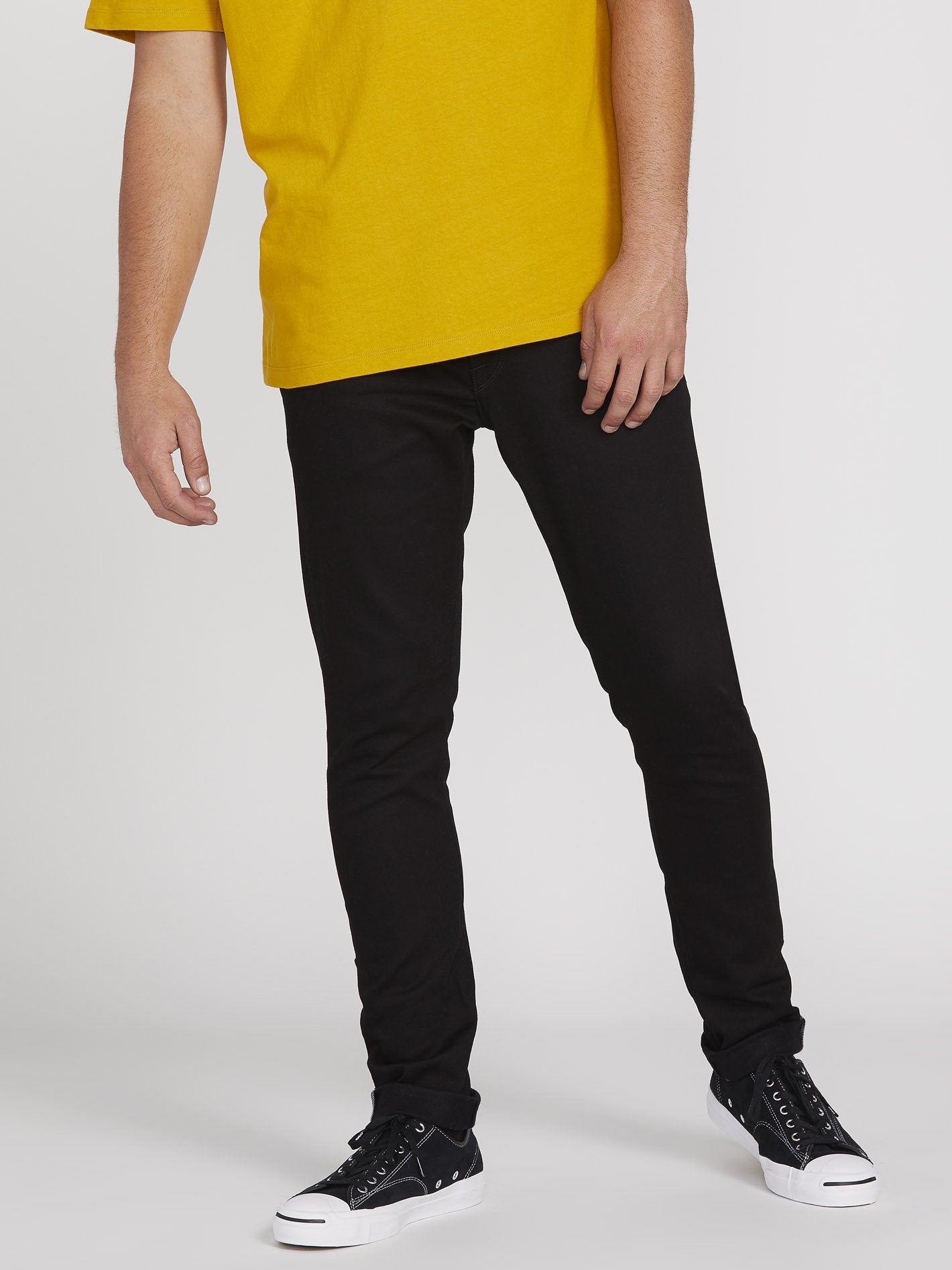 Vorta Tapered Jeans - BLACK ON BLACK