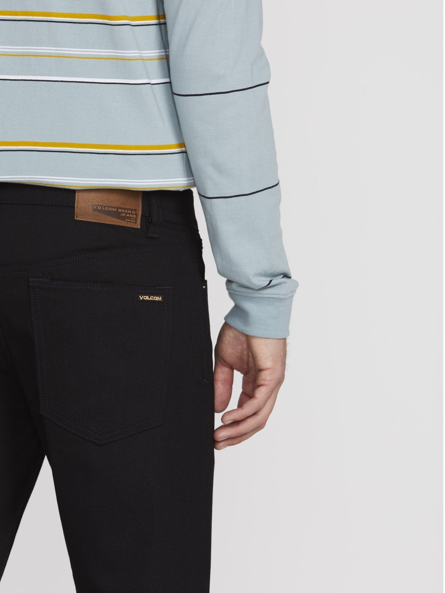 2X4 Tapered Denim - SCHWARZ AUF SCHWARZ