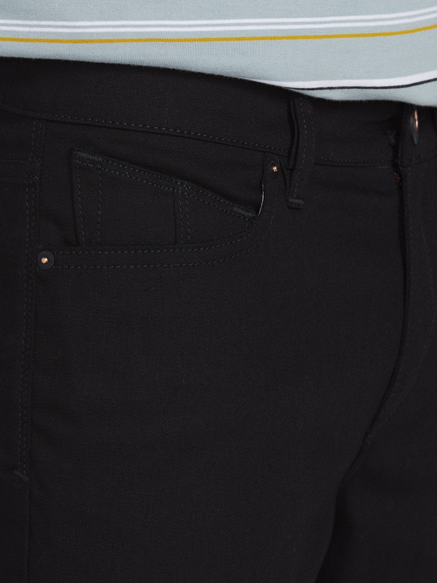 2X4 Tapered Denim - SCHWARZ AUF SCHWARZ