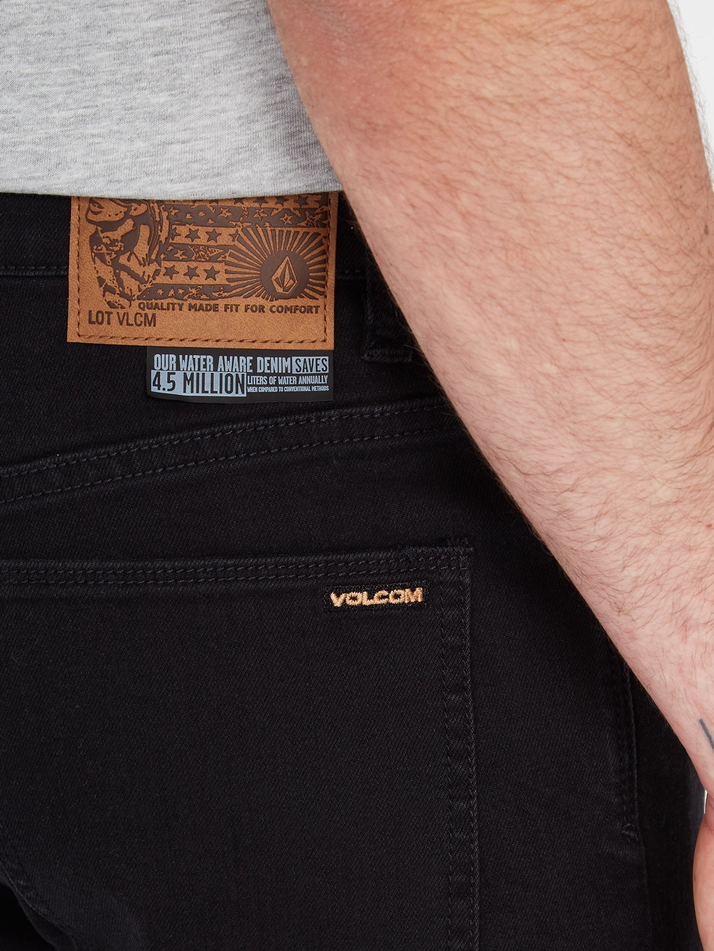 Solver Tapered Jeans – BLACK OUT