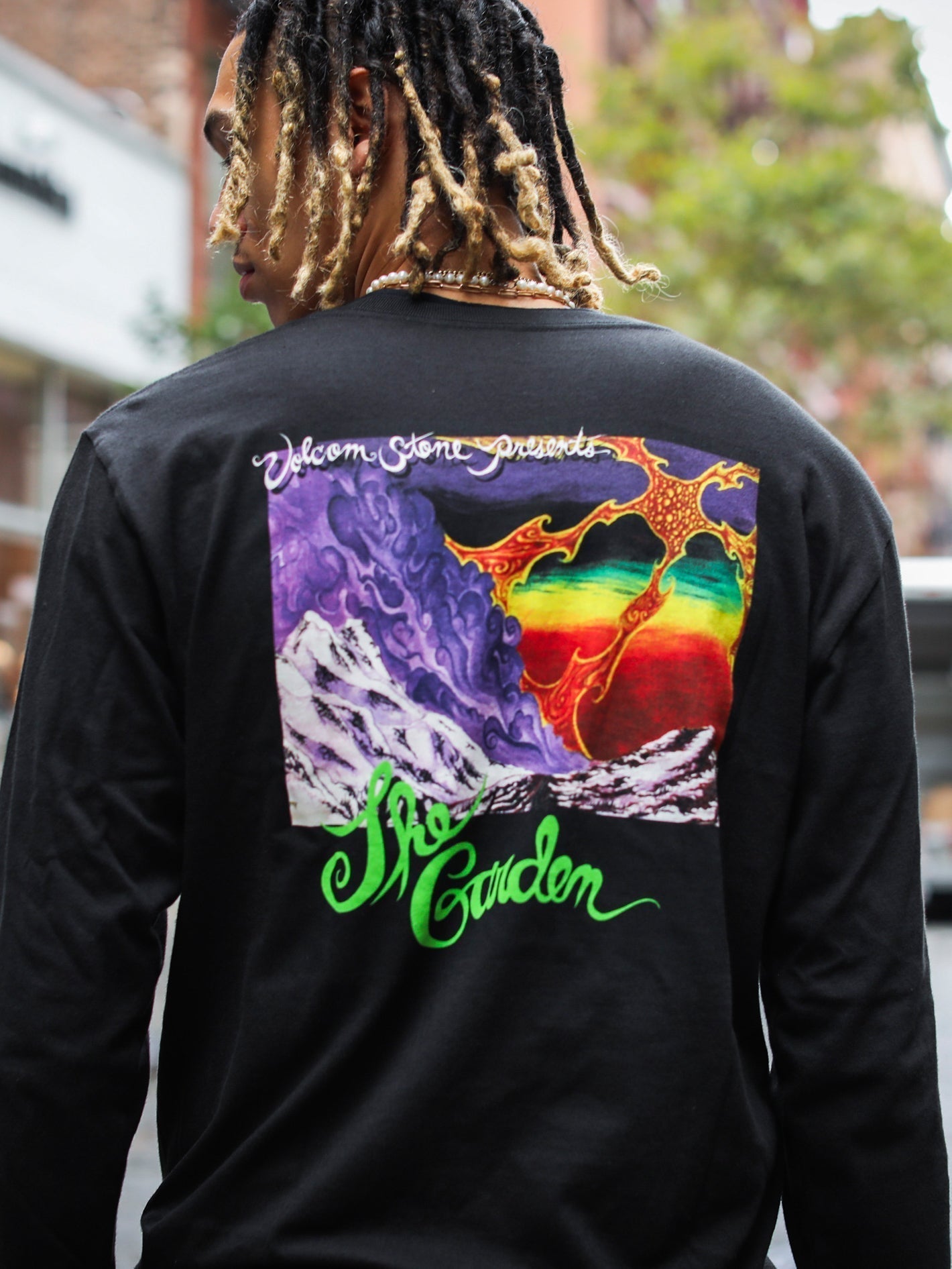 V Ent The Garden T-shirt - BLACK