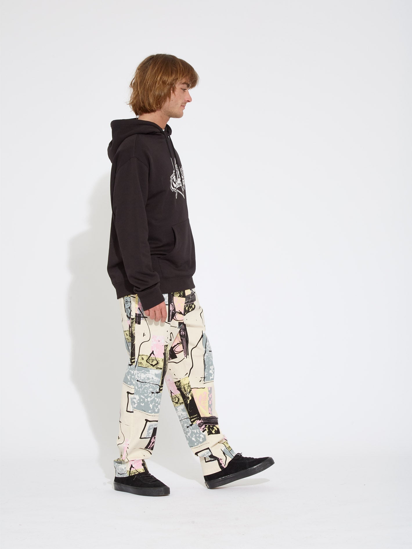 V Entertainment Hoodie – SCHWARZ