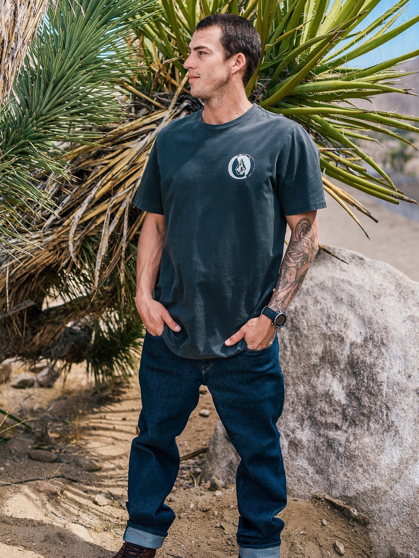 Stone Split T-Shirt – SCHWARZ