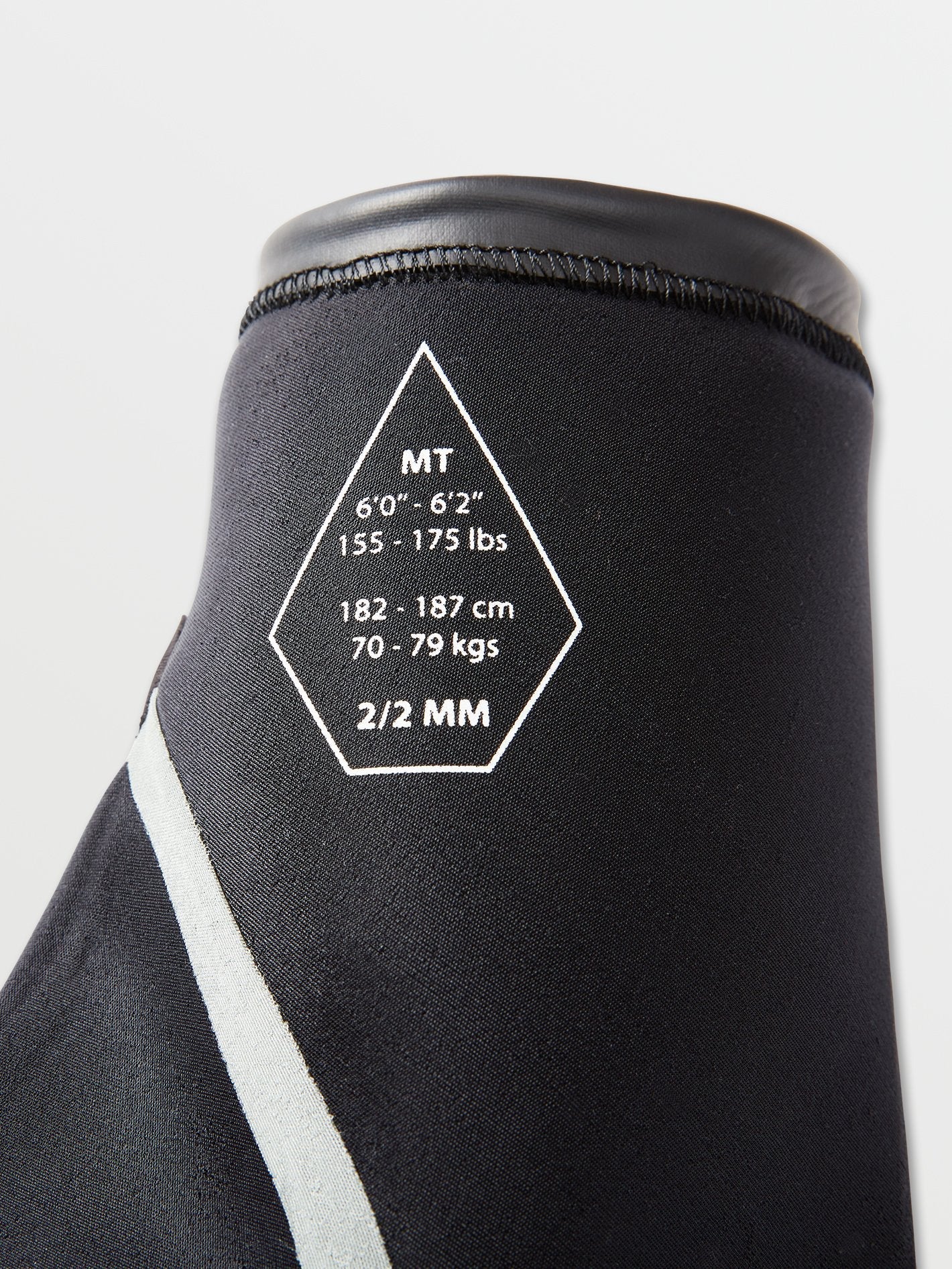 Modulator 2/2 mm Kurzärmeliger Neoprenanzug für die Zwischensaison mit Brustreißverschluss – SCHWARZ