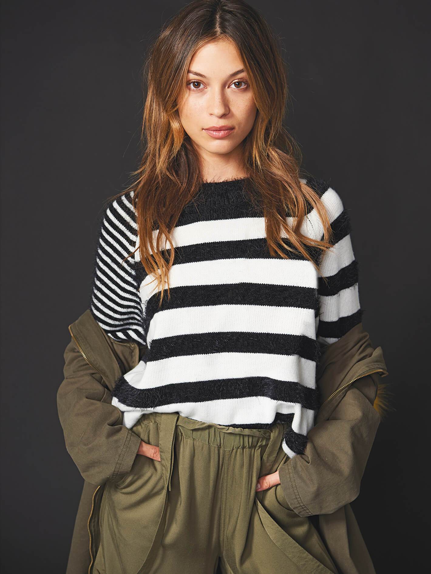 Need Space Sweater - Black