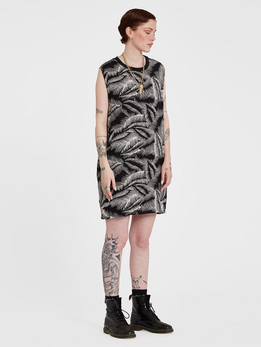 Robe Stay Palm T - BLACK WHITE