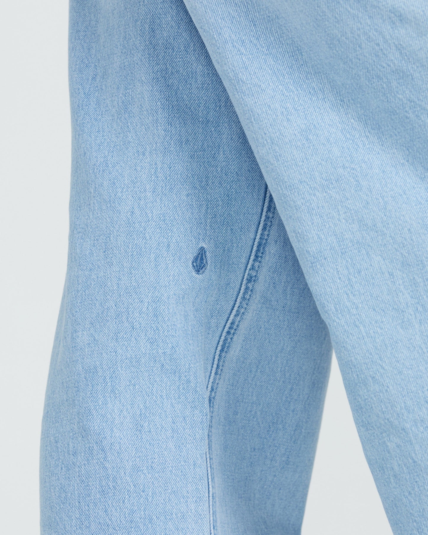 Stoned Boyfriend-Jeans mit hohem Bund – BLUE BIRD