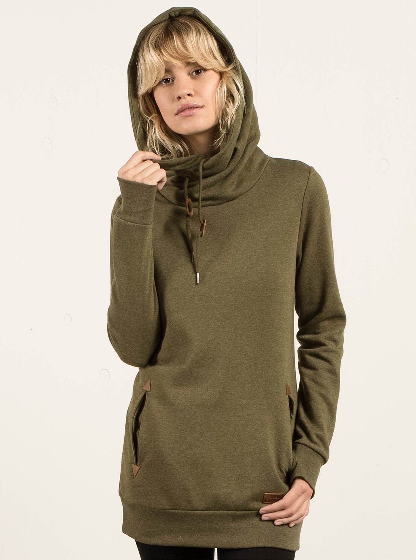 Walk On By Langes Kapuzensweatshirt - Dunkles Tarnmuster