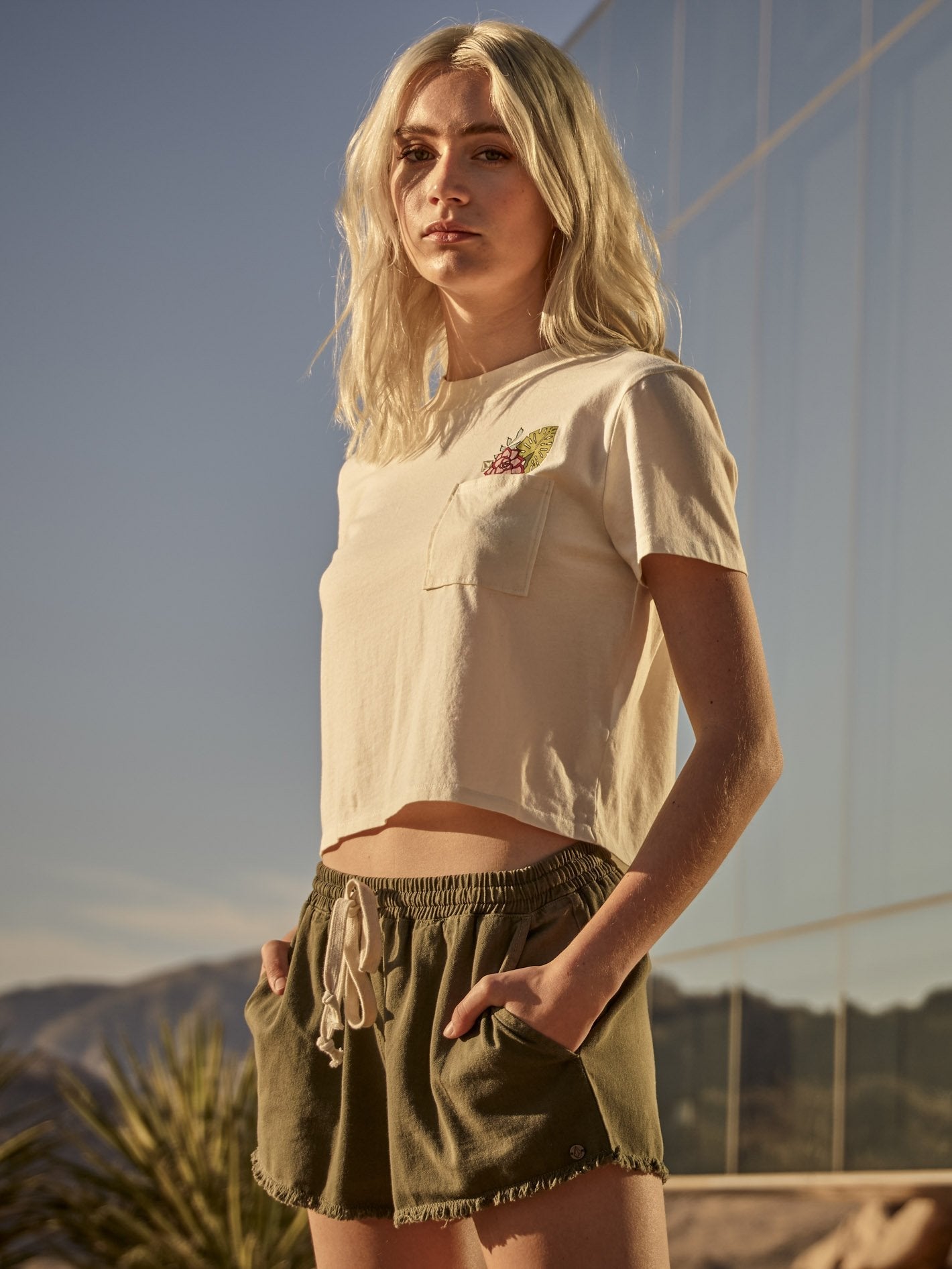 T-Shirt mit Taschenzifferblatt - CLOUD