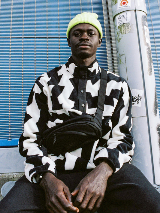 Error92 Sweatshirt - SCHMUTZIG WEISS