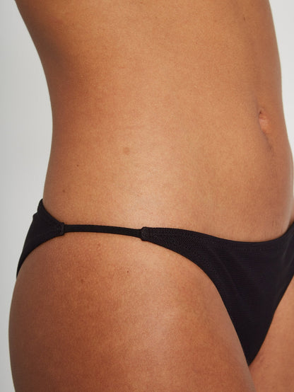 Simply Mesh – Knappes Bikinihöschen – Schwarz