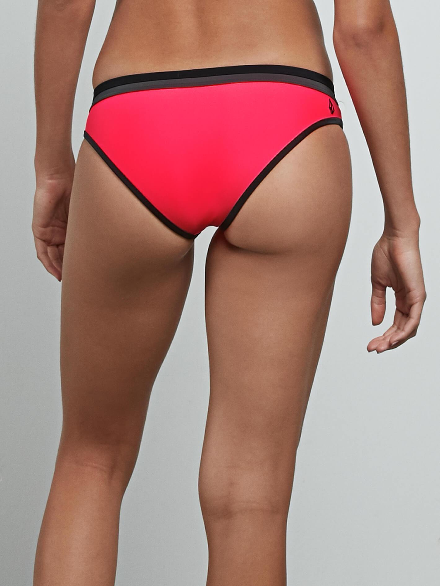 Georgia May Jagger – Schlichtes Bikini-Oberteil – Elektrische Koralle