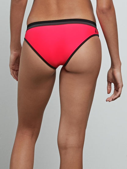 Georgia May Jagger – Schlichtes Bikini-Oberteil – Elektrische Koralle